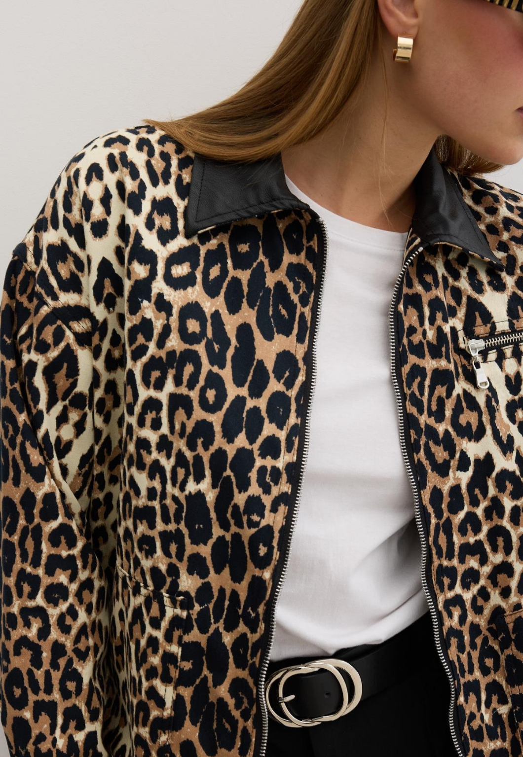 Women Leopard Patterned Coat & Jacket